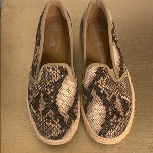 Snake print casual slip ons